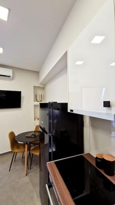 Faronita - Luxury Apt In The Heart Of Kalamata Exterior foto