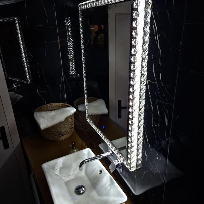 Faronita - Luxury Apt In The Heart Of Kalamata Exterior foto